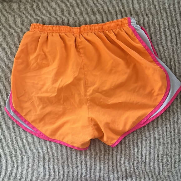 Nike running shorts - Picture 3 of 3